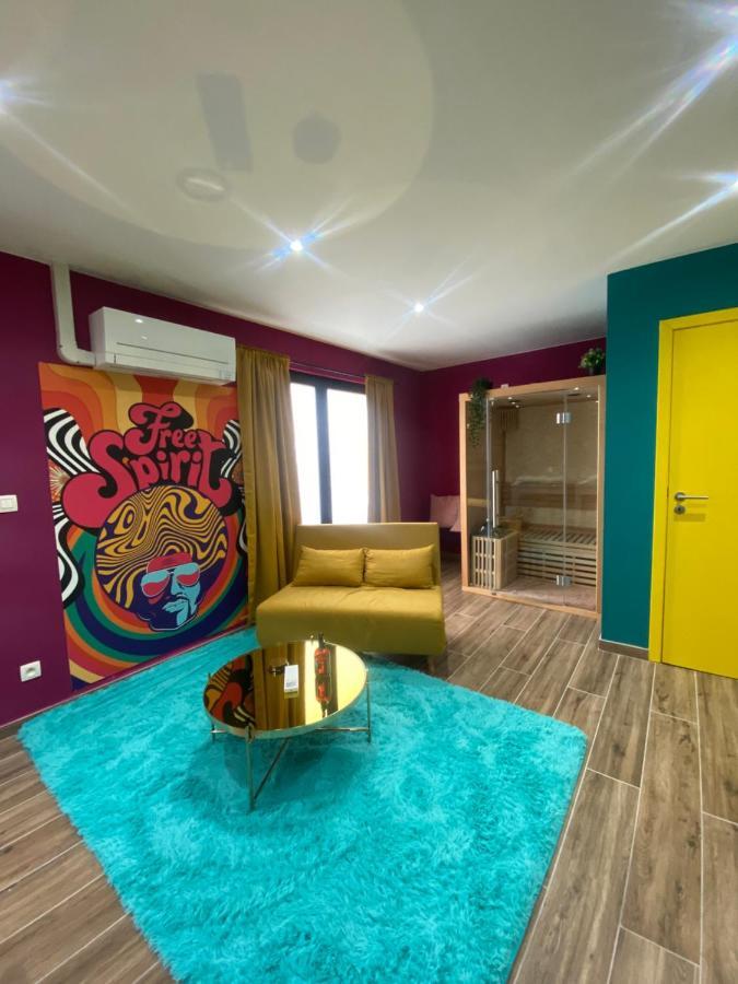 Capsule Groovy-Jacuzzi-Sauna-Billard-Netflix- Nintendo Switch & Jeux Mons Kültér fotó