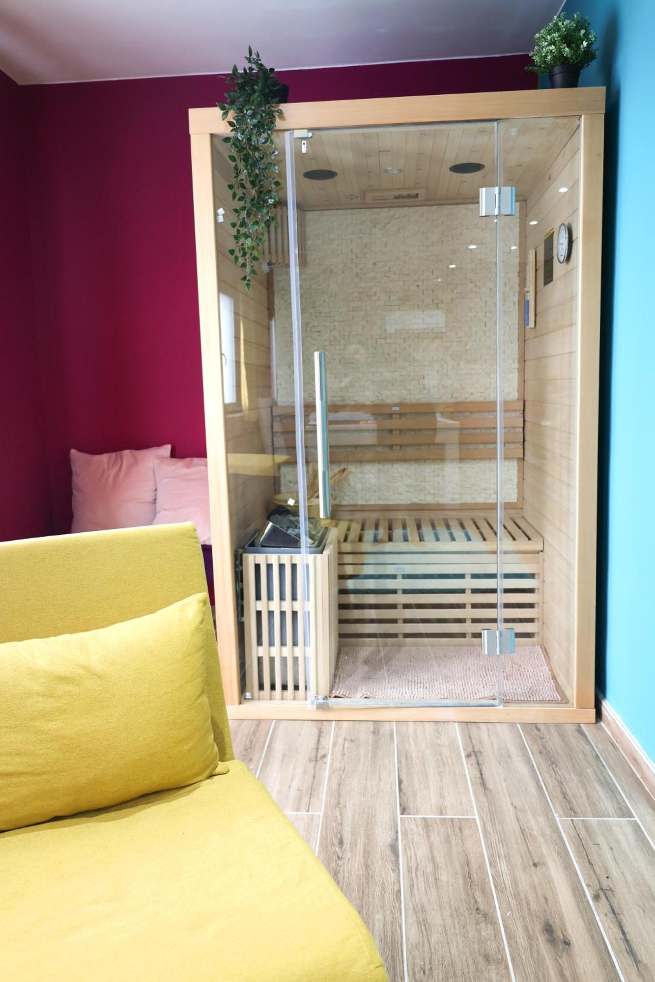 Capsule Groovy-Jacuzzi-Sauna-Billard-Netflix- Nintendo Switch & Jeux Mons Kültér fotó