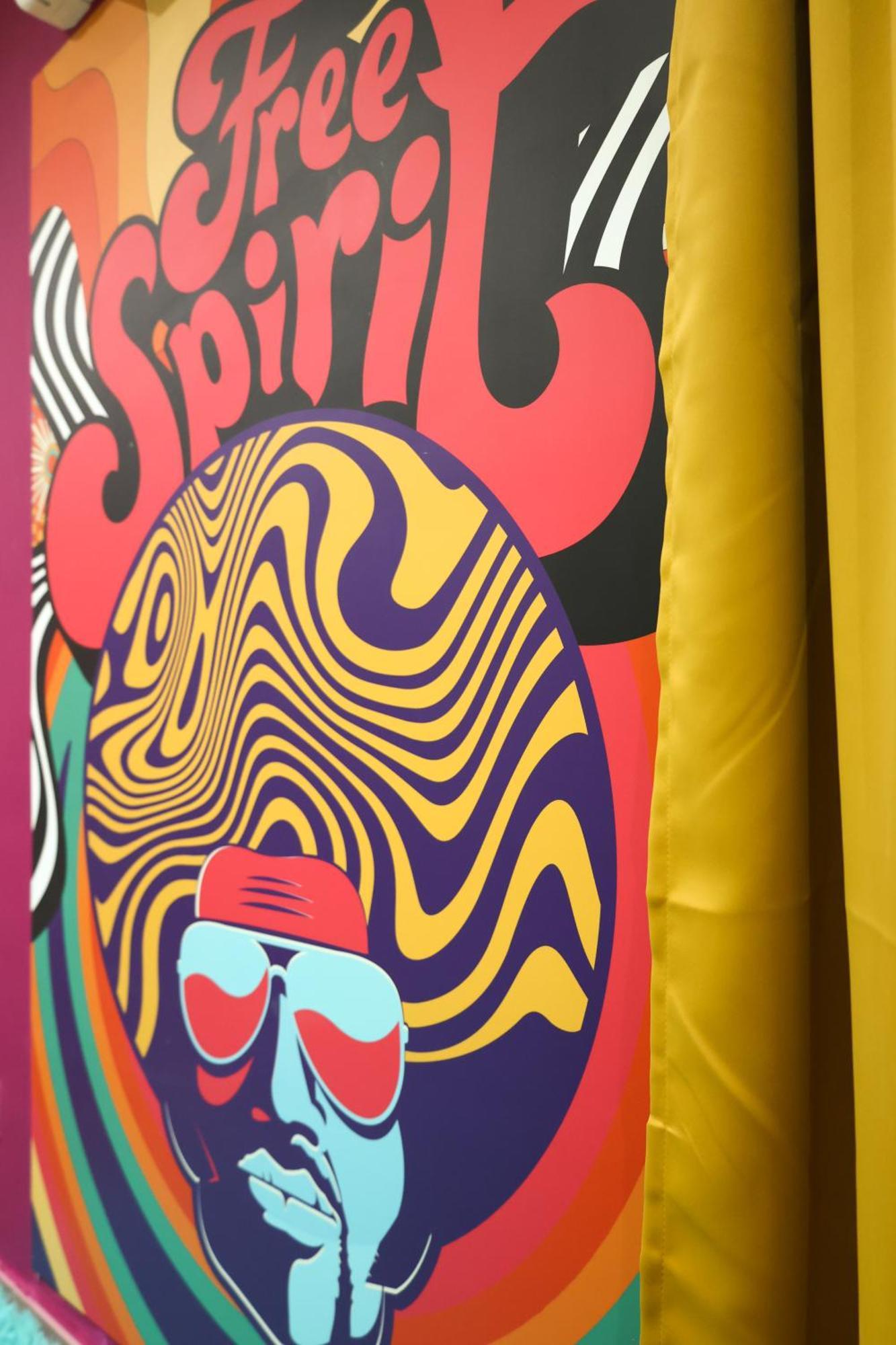 Capsule Groovy-Jacuzzi-Sauna-Billard-Netflix- Nintendo Switch & Jeux Mons Kültér fotó