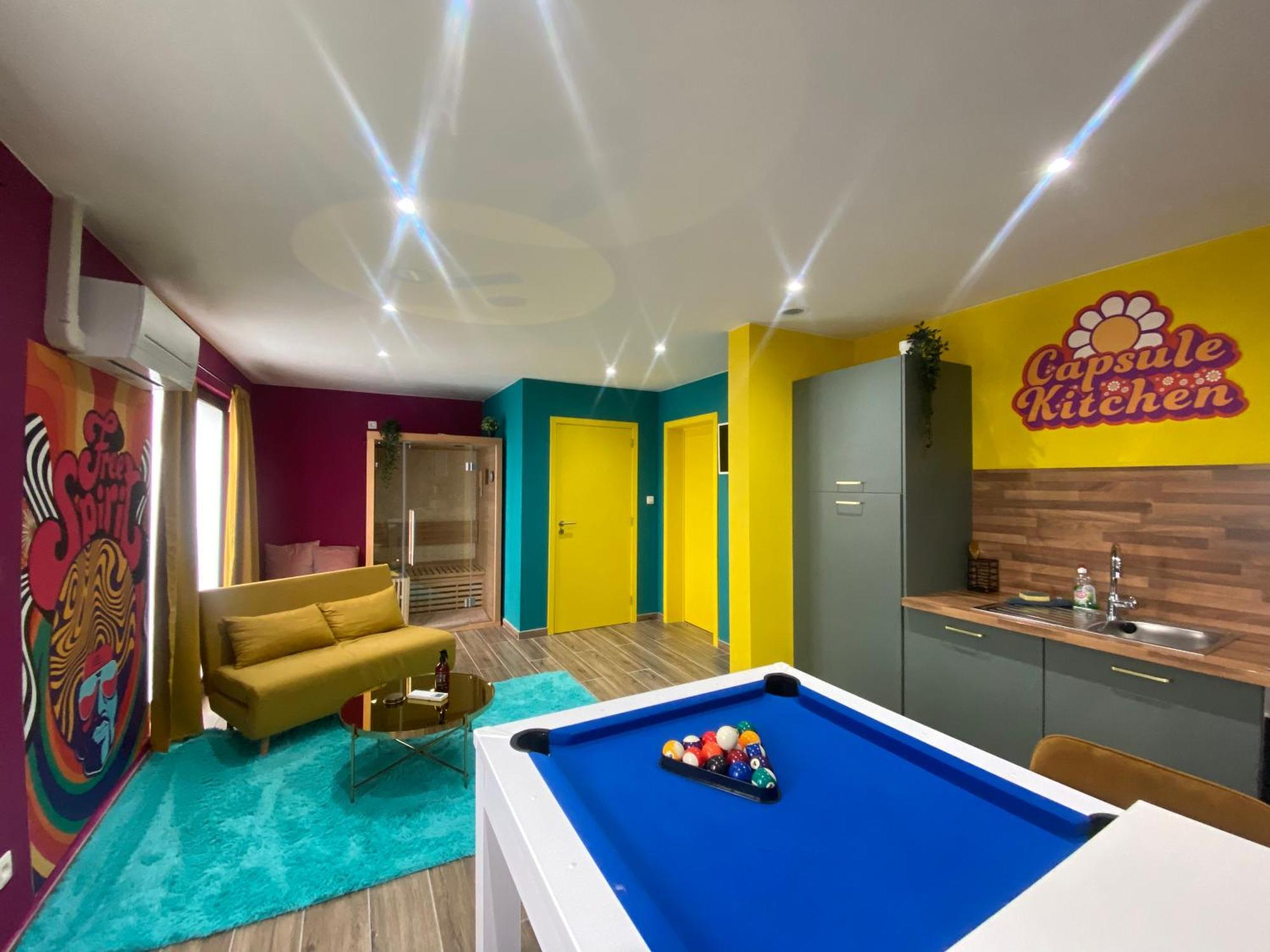 Capsule Groovy-Jacuzzi-Sauna-Billard-Netflix- Nintendo Switch & Jeux Mons Kültér fotó